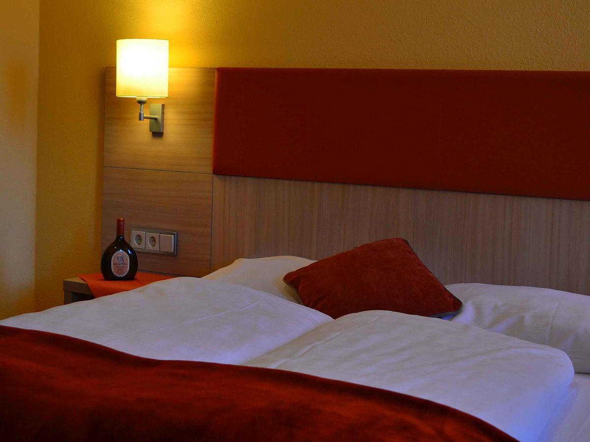 Hotel-Gasthof Rotes Ross Markt Einersheim Екстериор снимка