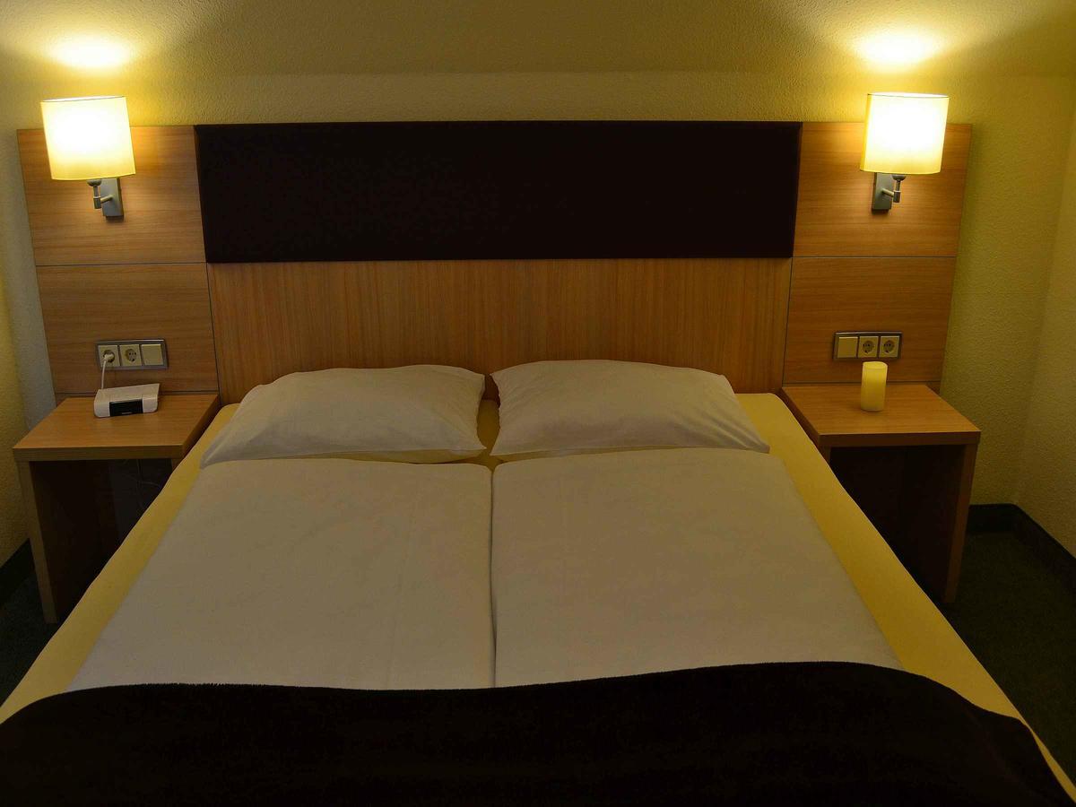 Hotel-Gasthof Rotes Ross Markt Einersheim Екстериор снимка